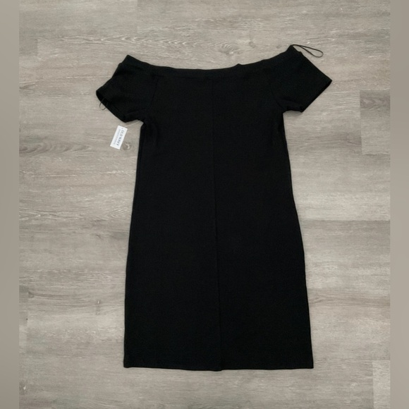 Old Navy Off The Shoulder Dress - Picture 4 of 7